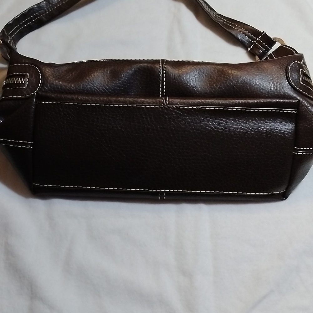 Rich Brown Bag / Purse with Zipper Closure and Elongated Shape - Picture 4 of 9